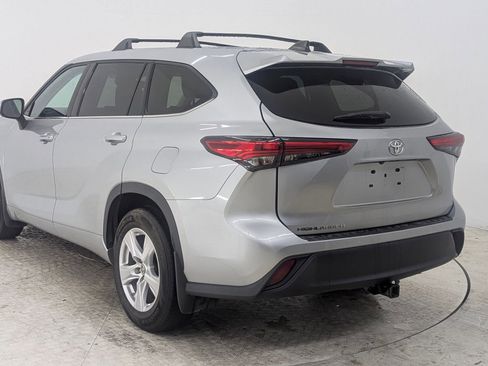 Used 2022 Toyota Highlander L image 3