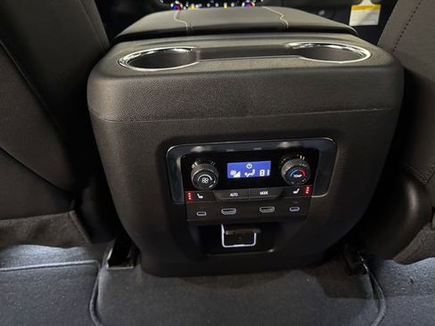 New 2026 Chevrolet Suburban Premier image 23