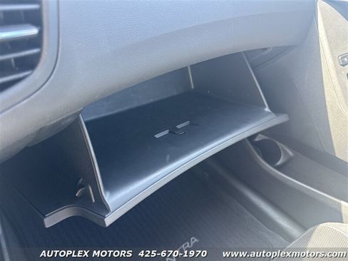 Used 2013 Hyundai Elantra SE image 30