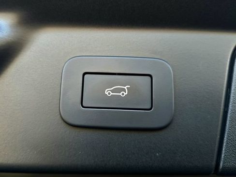 Used 2025 Land Rover Range Rover Velar Dynamic SE AWD/4WD image 25