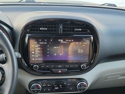Used 2024 Kia Soul EX image 16