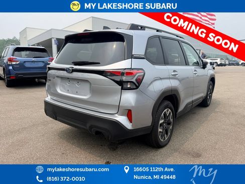 Used 2025 Subaru Forester Premium AWD/4WD image 9