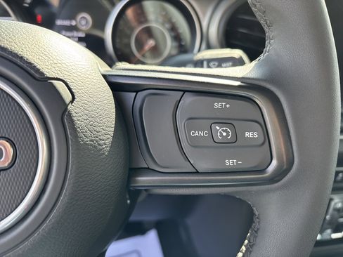 Used 2023 Jeep Gladiator Willys image 27