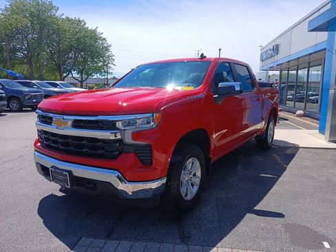 Used 2025 Chevrolet Silverado 1500 LT AWD/4WD image 4