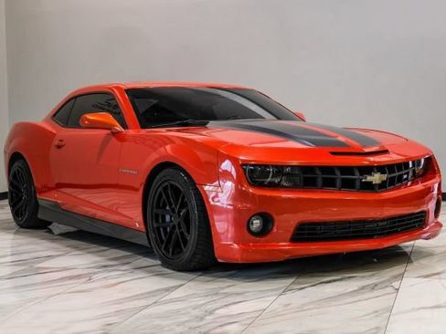 Used 2010 Chevrolet Camaro SS w/ LPO, Ground Effects Package RWD image 9