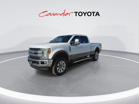 Used 2017 Ford F250 Lariat w/ Chrome Package image 4