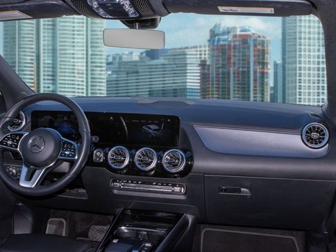 Used 2022 Mercedes-Benz GLA 250 w/ Premium Package Lite image 19