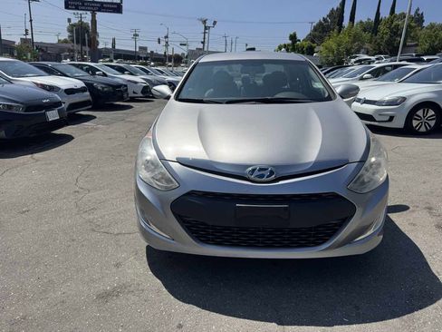 Used 2012 Hyundai Sonata Hybrid w/ Leather Pkg image 2