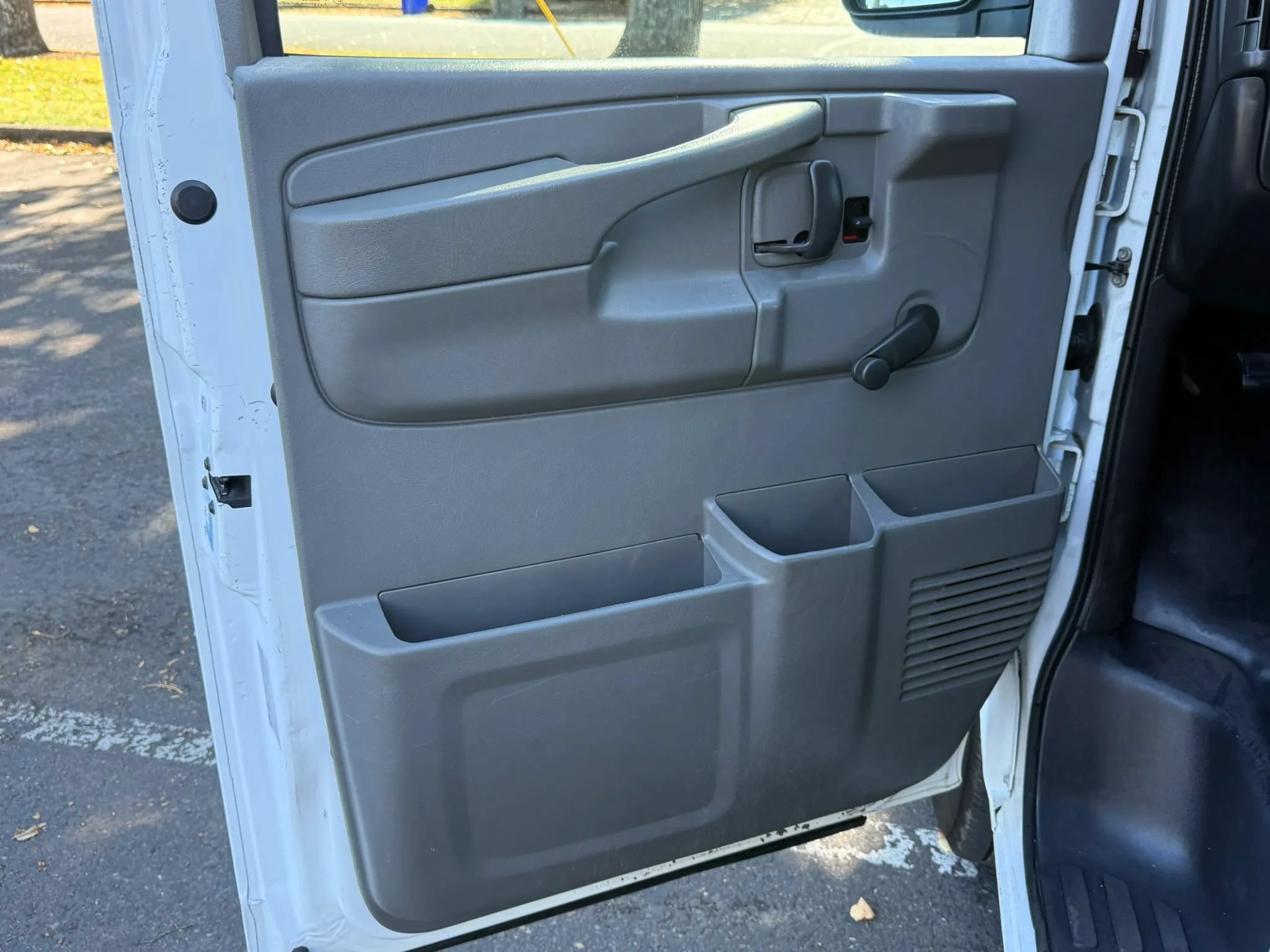 Used 2012 Chevrolet Express 2500 w/ Cold Climate Package RWD image 21