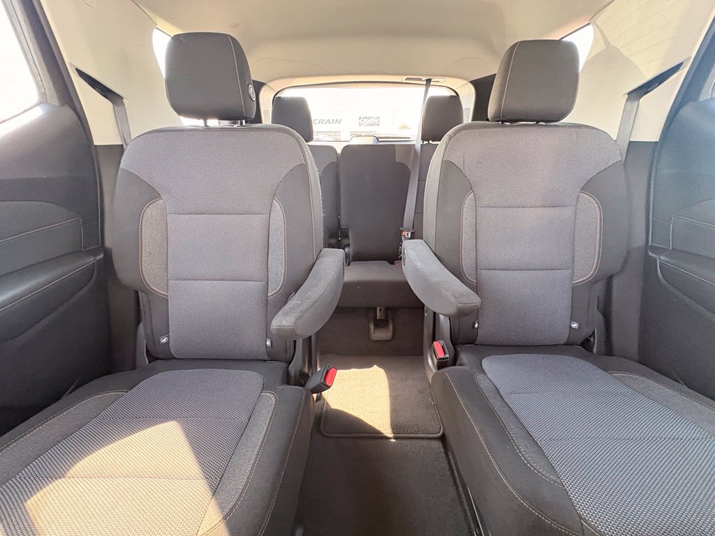 Used 2018 Chevrolet Traverse LT FWD image 31