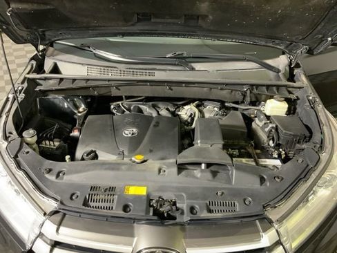 Used 2017 Toyota Highlander XLE image 38