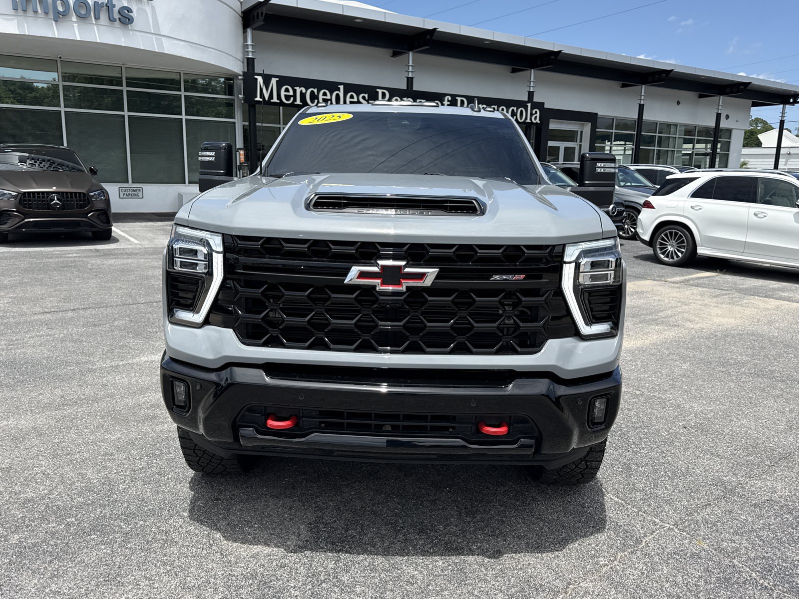 Used 2025 Chevrolet Silverado 2500 ZR2 w/ Technology Package AWD/4WD image 8