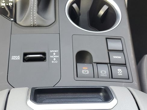 Used 2024 Toyota Highlander XLE FWD image 30