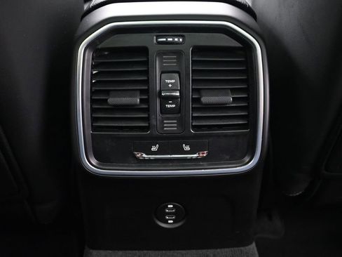 Certified 2024 Porsche Macan AWD/4WD image 8