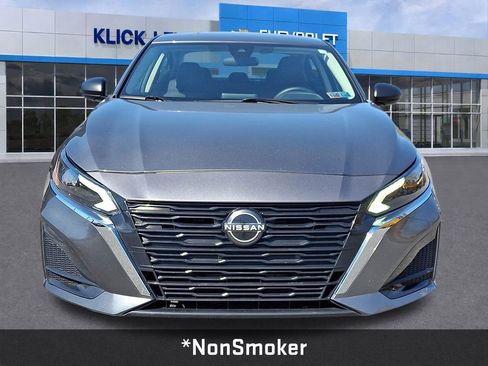 Used 2024 Nissan Altima 2.5 SV image 2