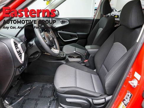 Used 2025 Kia Soul LX w/ LX Technology Package image 14