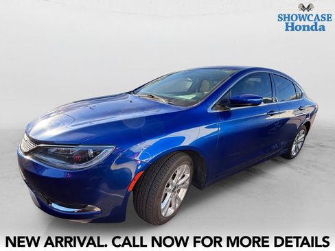 Used 2015 Chrysler 200 Limited w/ Convenience Group FWD image 2