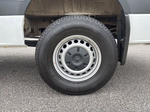 Used 2024 Mercedes-Benz Sprinter 2500 image 11