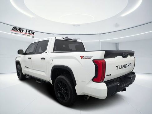 Used 2022 Toyota Tundra SR5 AWD/4WD image 5
