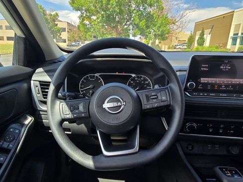 Used 2024 Nissan Rogue S AWD/4WD image 29