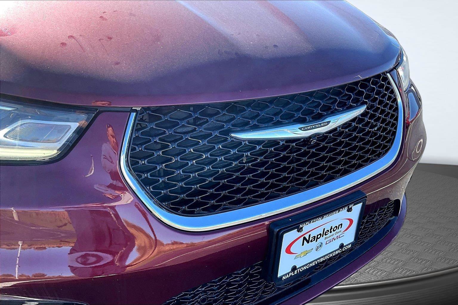 Used 2023 Chrysler Pacifica Touring-L AWD/4WD image 29