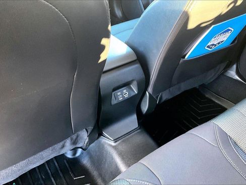 Used 2024 Subaru Crosstrek 2.0i Premium image 30