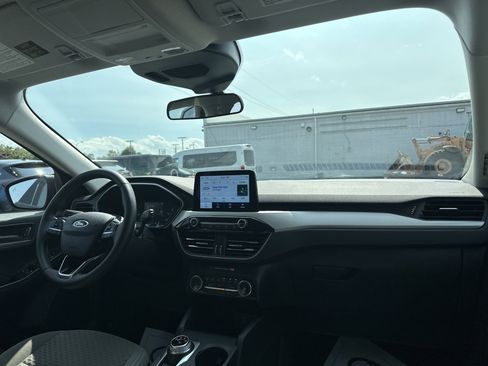 Used 2022 Ford Escape SE w/ SE Sport Appearance Package image 16