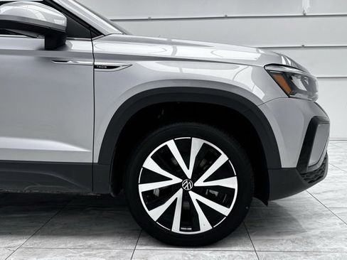 Used 2024 Volkswagen Taos SE image 13