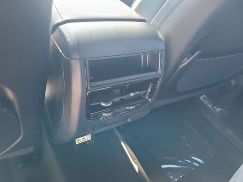 New 2026 Jeep Grand Cherokee Altitude image 7