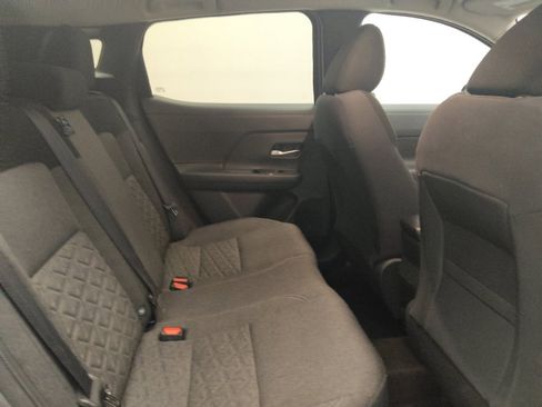 Used 2025 Nissan Kicks SV FWD image 19