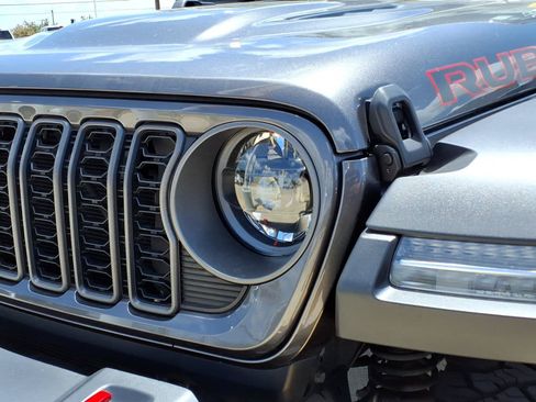 Used 2025 Jeep Gladiator Rubicon w/ Safety Group AWD/4WD image 3