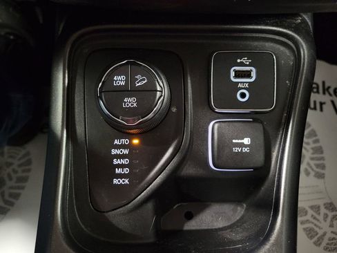 Used 2018 Jeep Compass Trailhawk w/ Cold Weather Group image 18