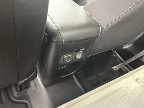 Used 2021 Chevrolet Colorado LT w/ Fleet Safety Package image 11