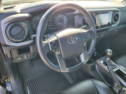 Used 2019 Toyota Tacoma TRD Off-Road AWD/4WD image 25