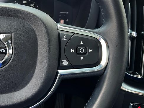 Used 2019 Volvo XC60 T5 Momentum FWD image 24