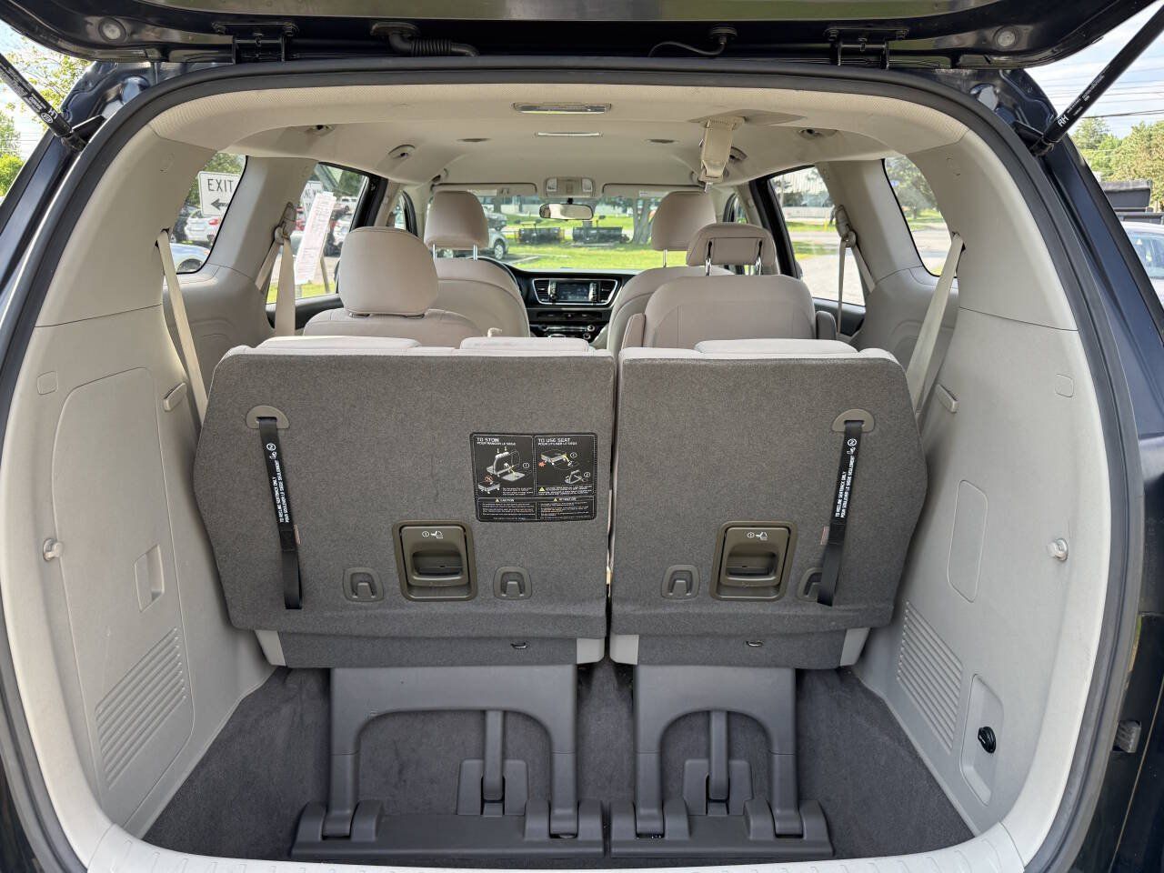 Used 2019 Kia Sedona L FWD image 6