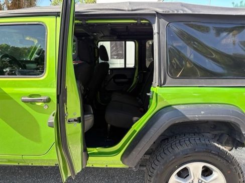 Used 2018 Jeep Wrangler Unlimited Sport AWD/4WD image 23