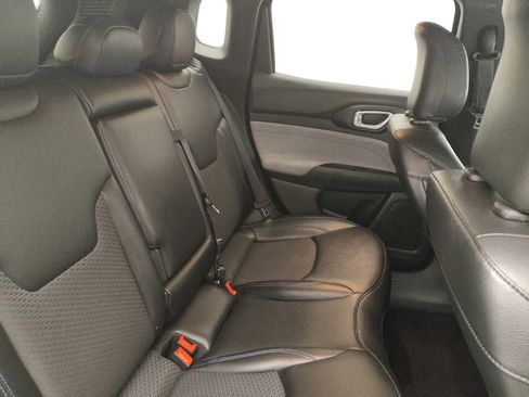 Used 2024 Jeep Compass Latitude image 19