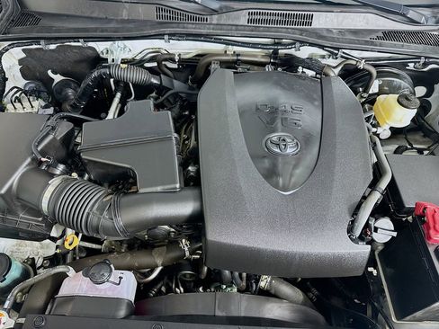 Used 2019 Toyota Tacoma SR5 AWD/4WD image 28