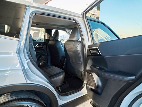 New 2026 Mitsubishi Outlander SE FWD image 15