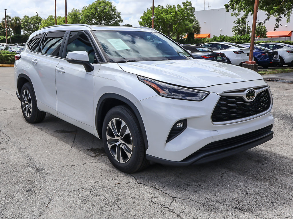 Used 2023 Toyota Highlander XLE FWD image 57