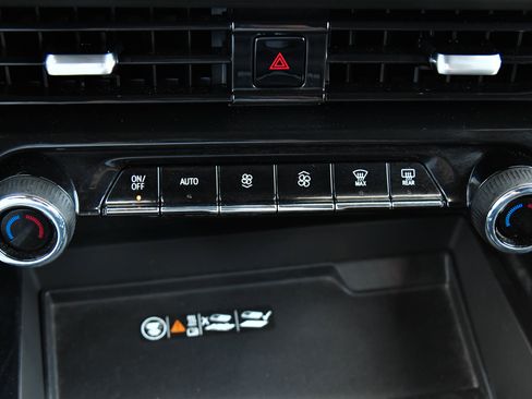 Used 2025 Chevrolet Tahoe LT AWD/4WD image 30