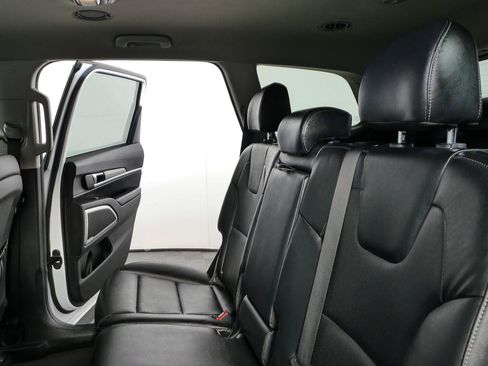 Used 2022 Kia Telluride LX AWD/4WD image 19