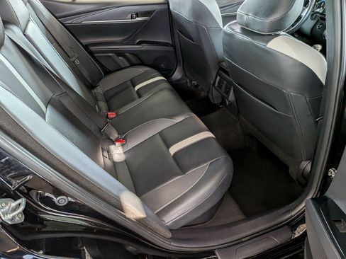 Used 2025 Toyota Camry SE FWD image 31