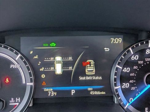 Certified 2023 Toyota Highlander XLE image 10