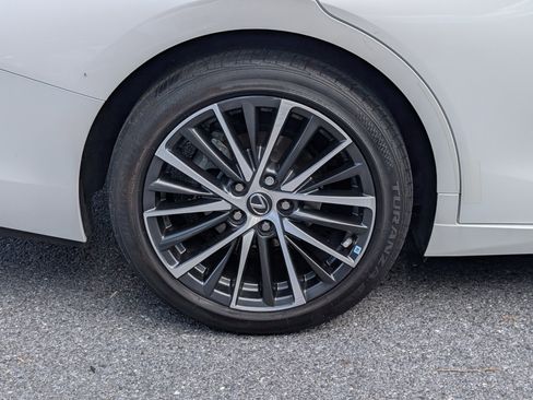 Certified 2022 Lexus ES 350 w/ Premium Package image 10