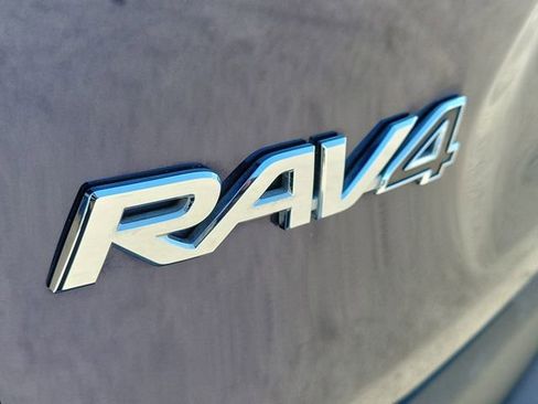 Used 2021 Toyota RAV4 Limited image 10