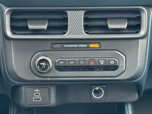 New 2025 Ford Maverick XL image 26