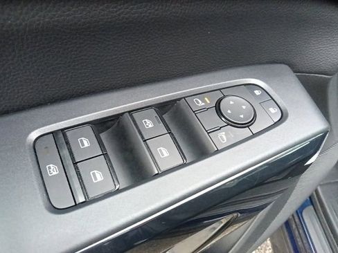 Used 2024 Nissan Pathfinder SV image 12