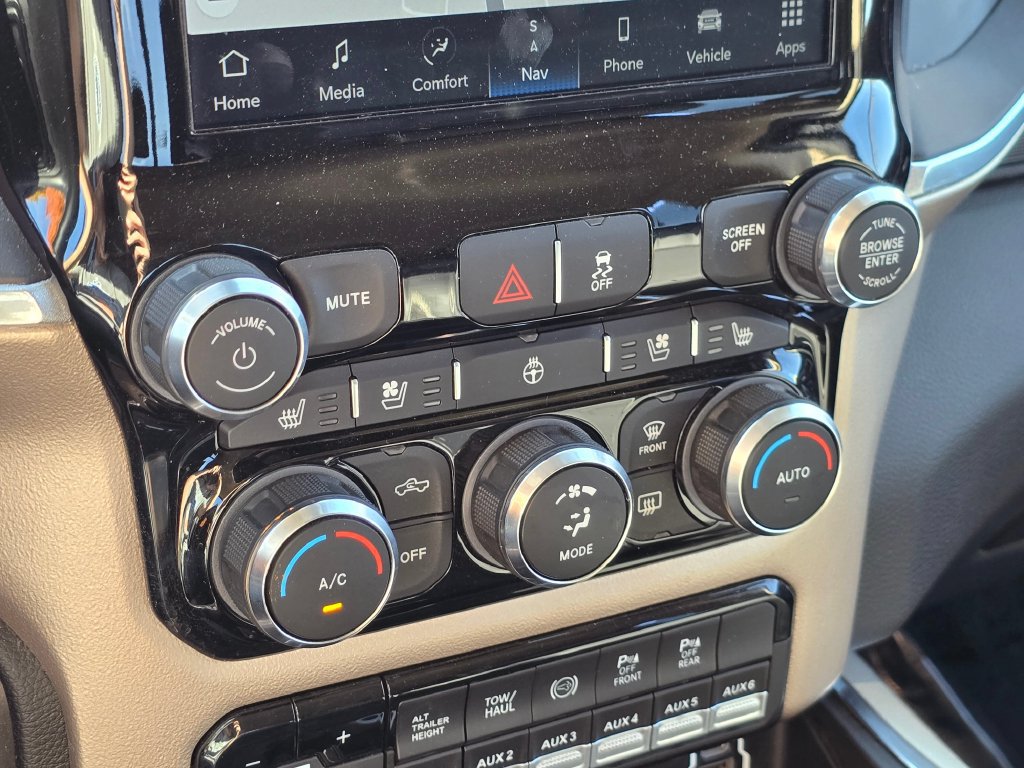Used 2022 RAM 3500 Laramie AWD/4WD image 32